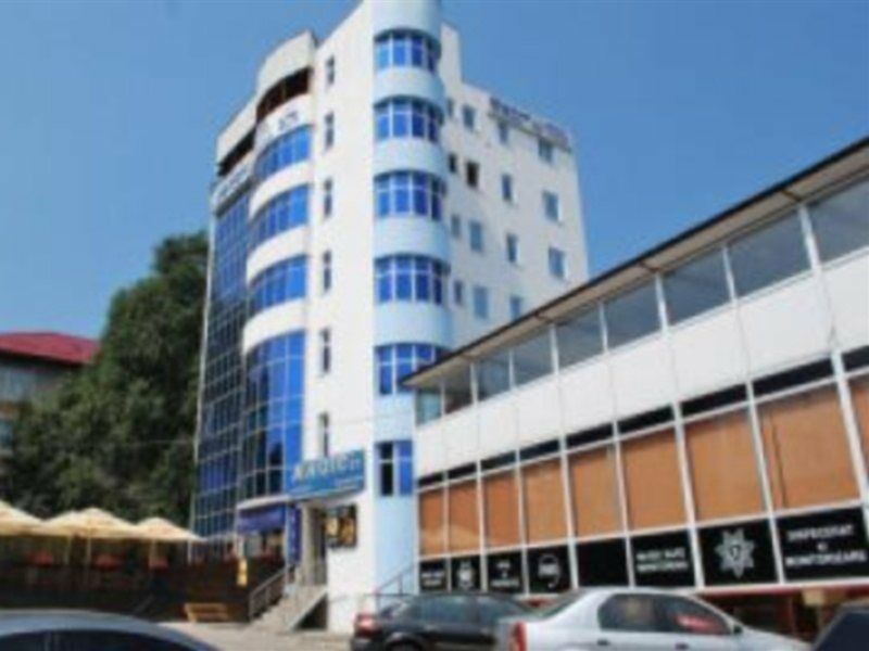 Hotel Magic - City Center Piteşti Buitenkant foto