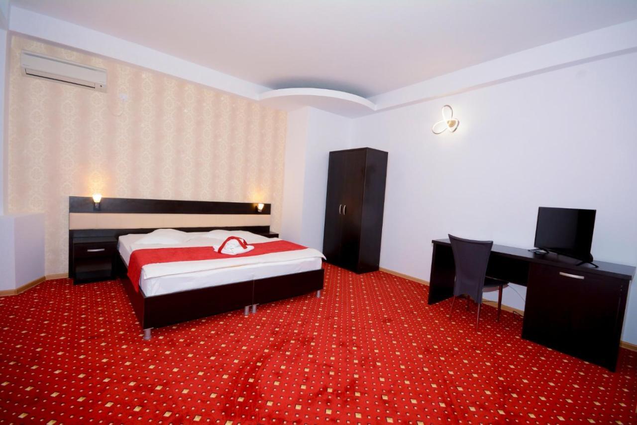 Hotel Magic - City Center Piteşti Buitenkant foto