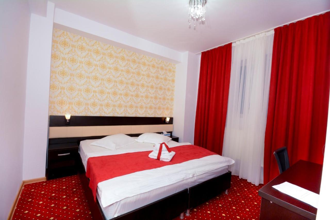 Hotel Magic - City Center Piteşti Buitenkant foto