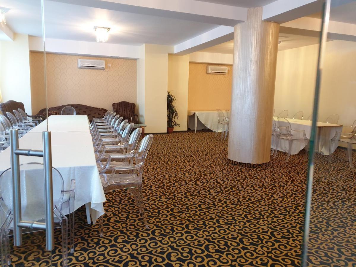Hotel Magic - City Center Piteşti Buitenkant foto